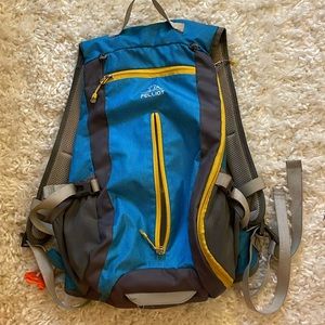 Pelliot hiking running backpack blue yellow gray padded straps and buckles